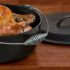 Εικόνα της Μαντεμένια κατσαρόλα Dutch Oven 8,52 lt με μαντεμένιο καπάκι και ανοξείδωτη λαβή - Lodge L12DO3